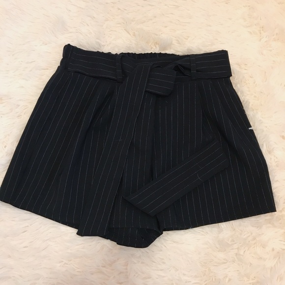 Black high waisted shorts - Picture 2 of 4